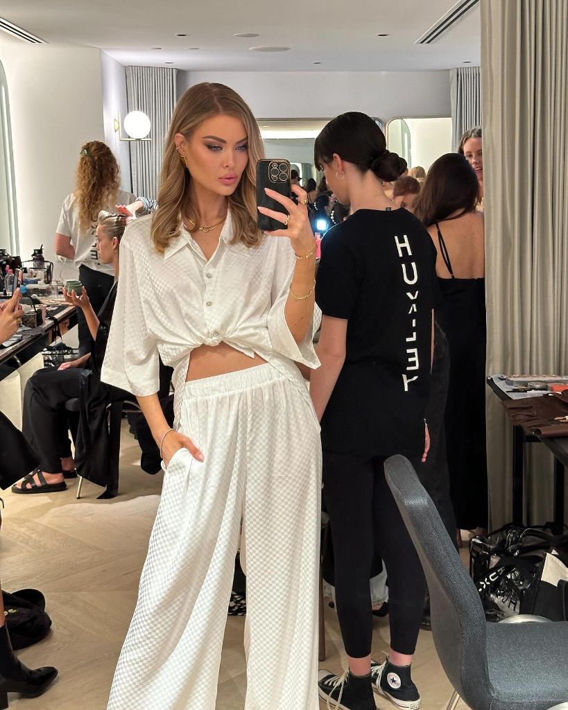 Fall Date Night Outfits 2026 Crisp White Satin Set for an Easy Romantic Dinner