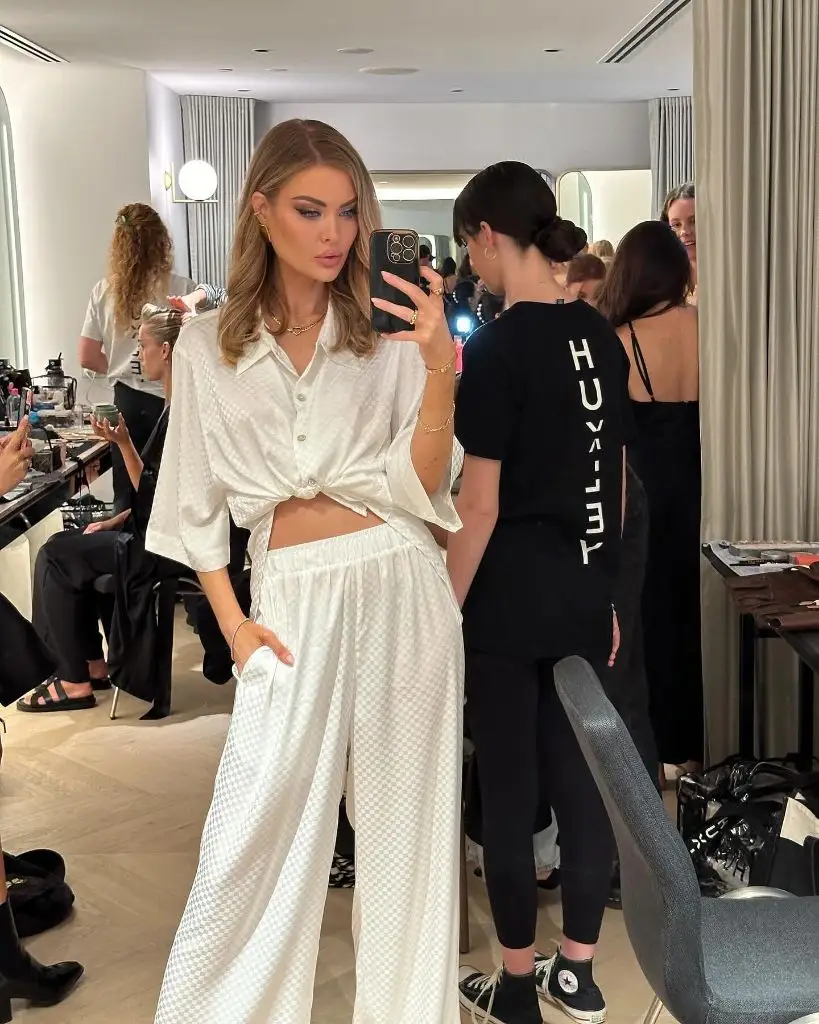 Fall Date Night Outfits 2026 Crisp White Satin Set for an Easy Romantic Dinner