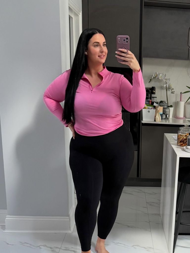 Fall Outfits for Plus Size Women 2026 Pink Quarter-Zip With High-Waist Black Leggings
