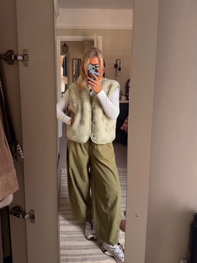 Fall Outfits with Sweater 2026 Olive Sherpa Vest Over a Long-Sleeve Base