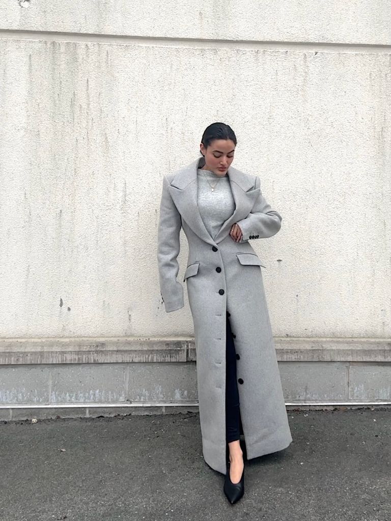 Fall Outfits With Coat 2026 Floor-Length Grey Wool Coat With a Matching Knit