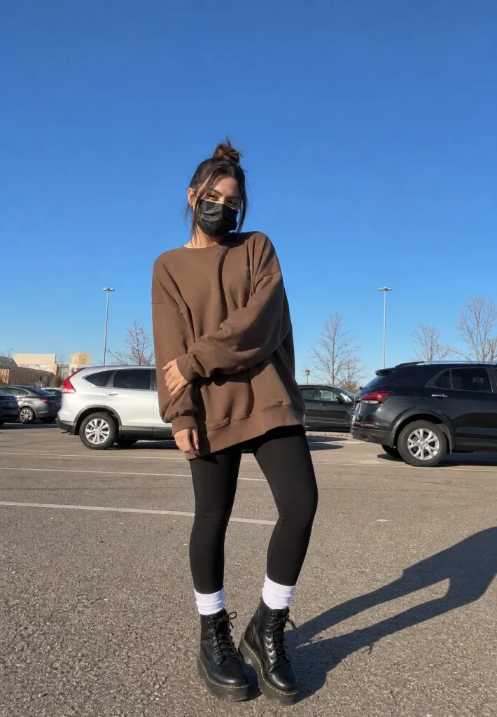 Fall Outfit Ideas with Leggings and Boots 2026 Brown Oversized Sweatshirt With Off-Duty Edge