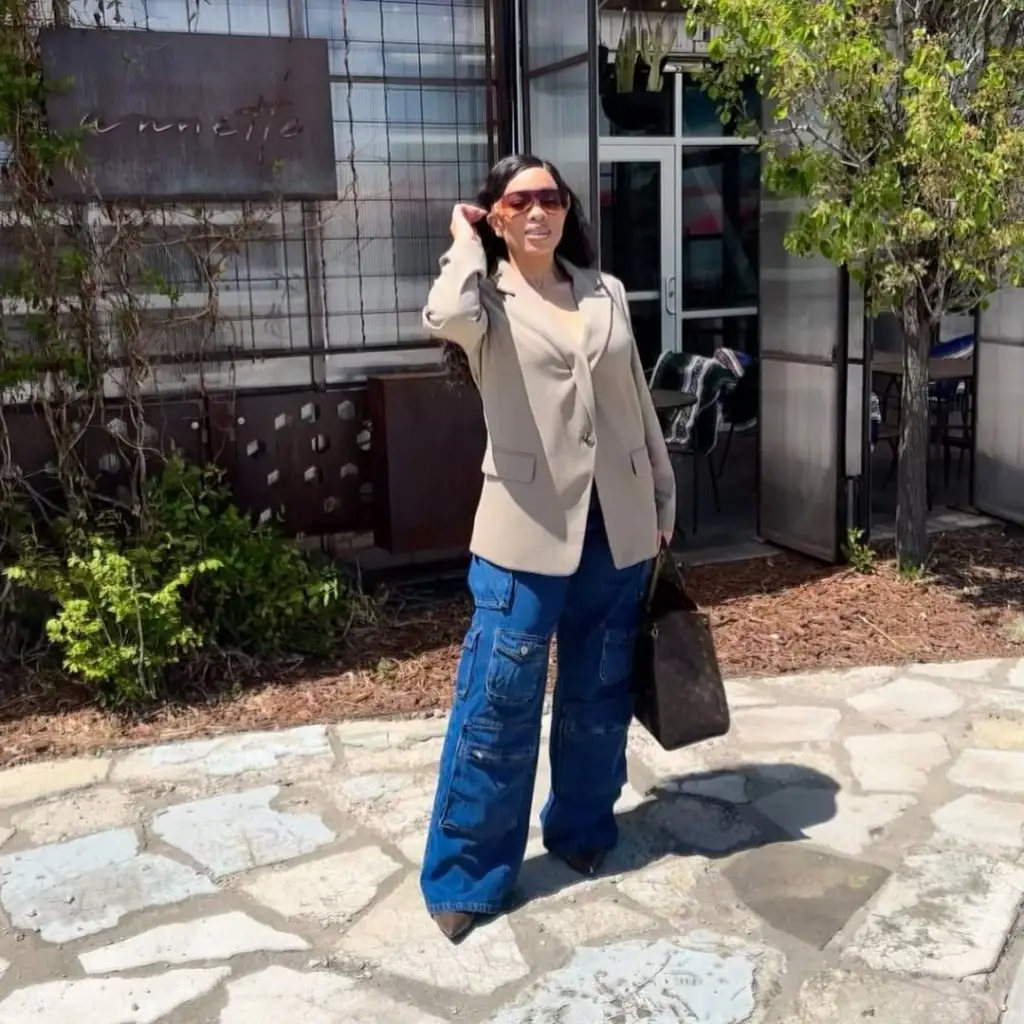 Fall Outfits for Black Women in 2026 Taupe Blazer With Cargo Denim for Smart-Casual Brunch