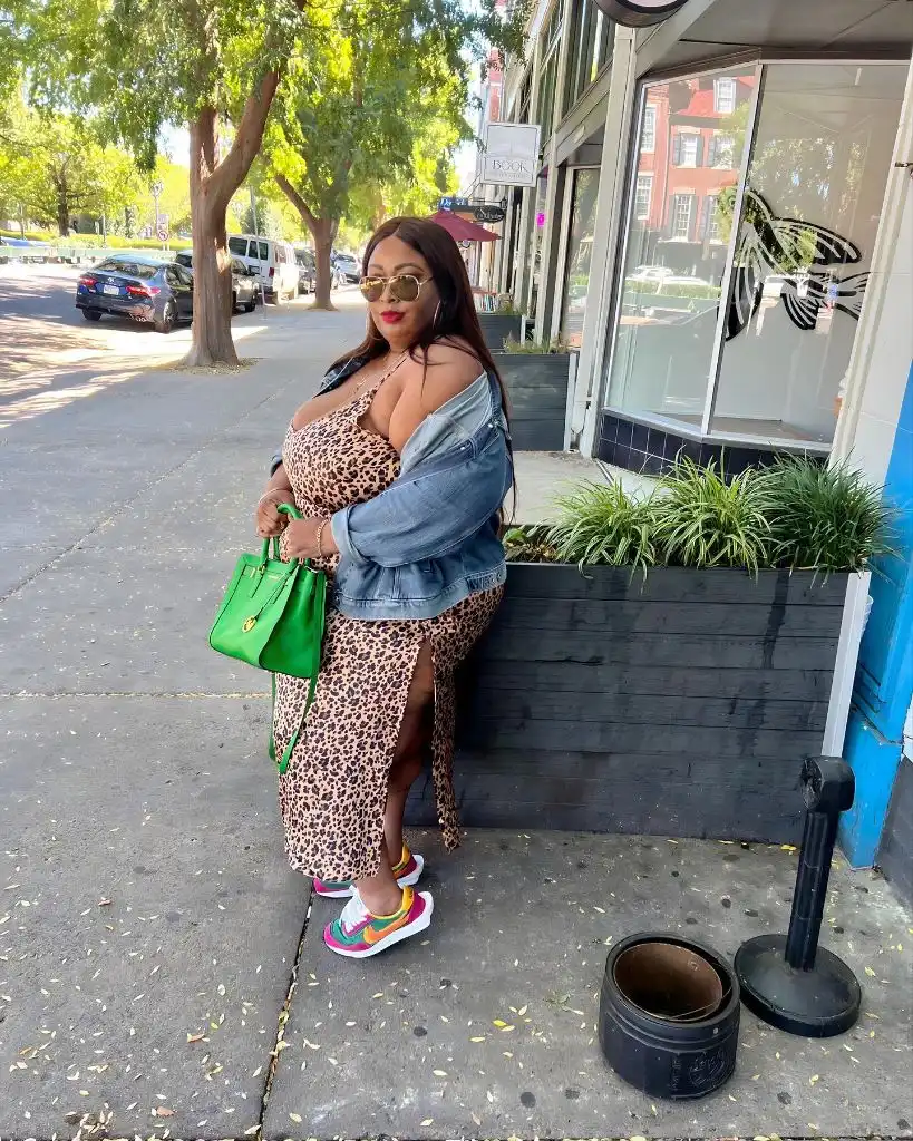 Fall Outfits for Plus Size Women 2026 Leopard Print Maxi Dress With Denim Jacket and Bold Accessories