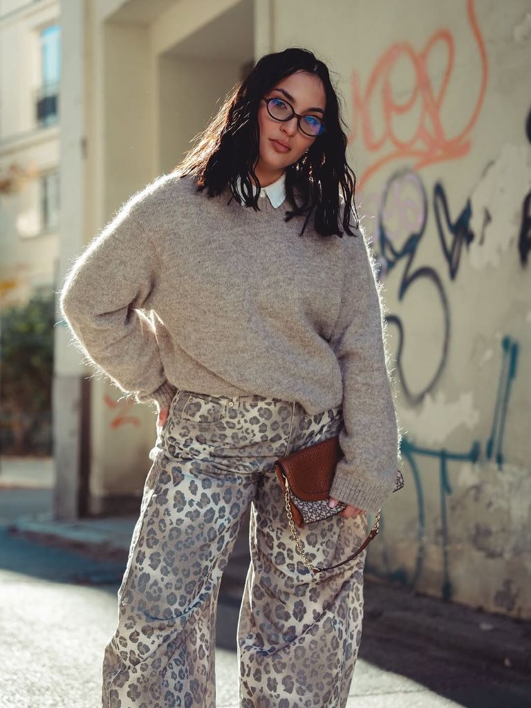 Fall Outfits for Plus Size Women 2026 Soft Knit Sweater With Leopard Print Cargo Pants