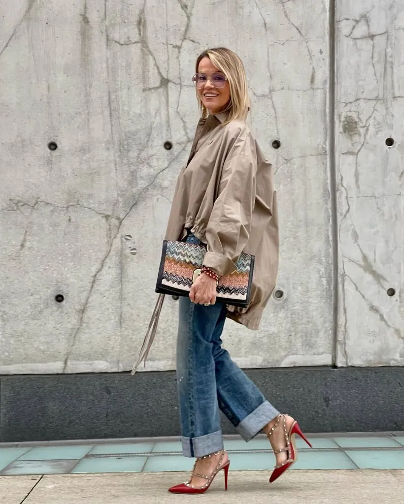 What to Wear This Fall 2026 Over 50 Taupe Oversized Shirt With Cuffed Jeans and Red Heels