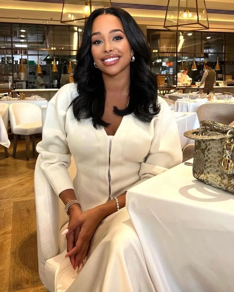 Fall Outfits for Black Women in 2026 Ivory Cardigan Dress With Snakeskin Bag for an Upscale Lunch