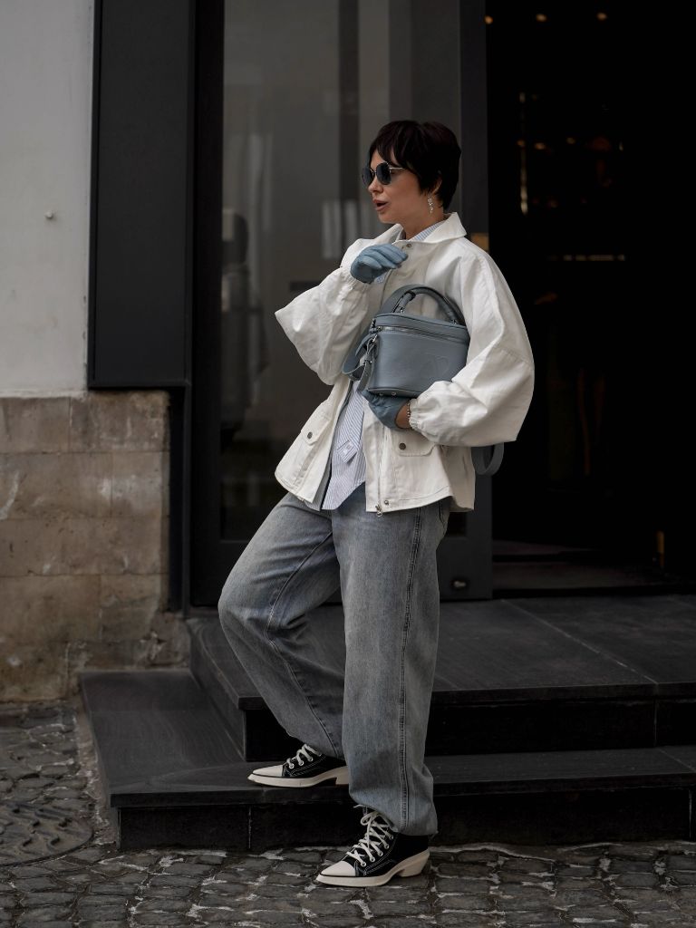 Fall Date Night Outfits 2026 White Utility Jacket Over Relaxed Jeans for a Laid-Back Evening