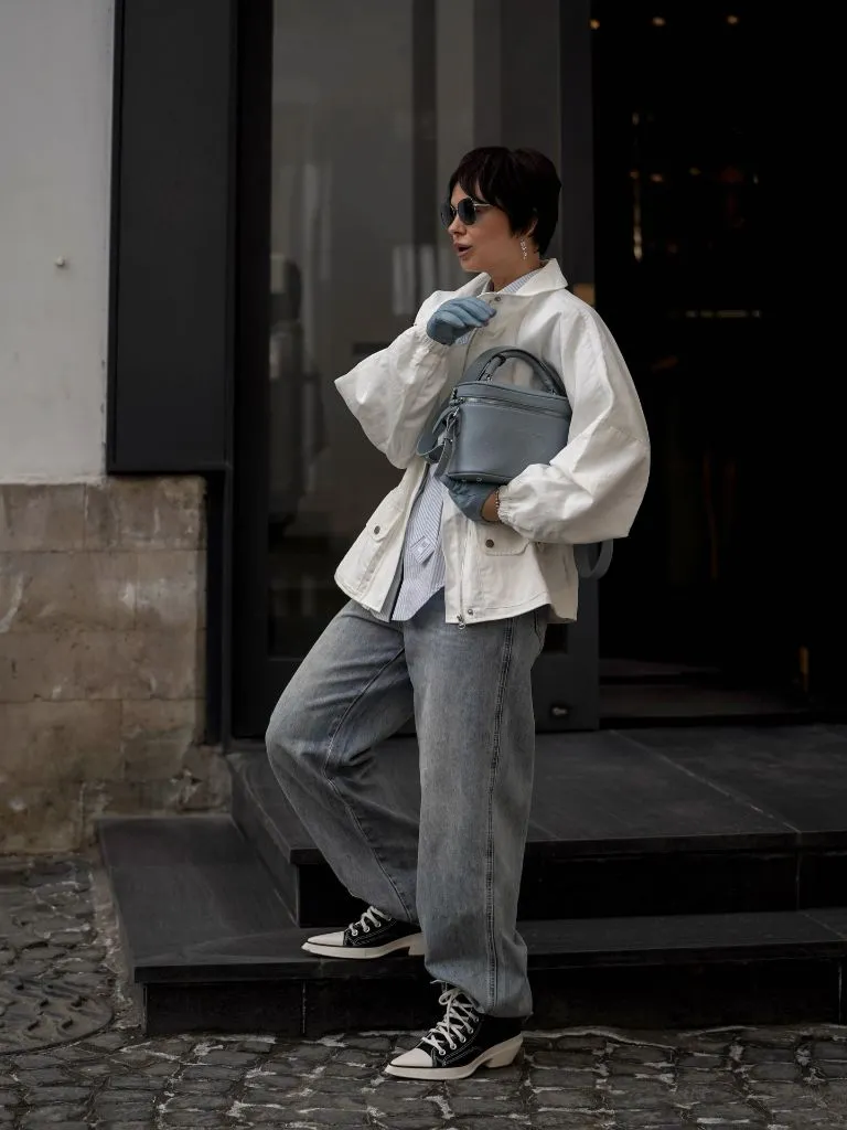 Fall Date Night Outfits 2026 White Utility Jacket Over Relaxed Jeans for a Laid-Back Evening
