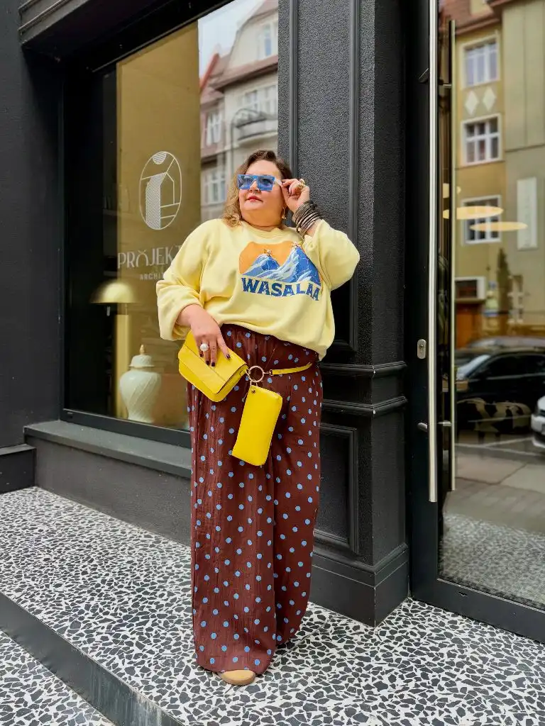 Fall Outfits for Plus Size Women 2026 Yellow Graphic Sweatshirt With Polka Dot Palazzo Pants