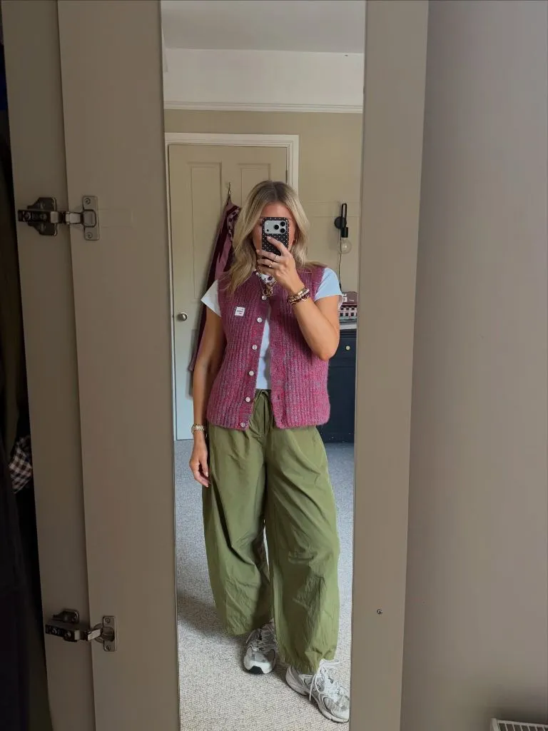 Fall Outfits with Sweater 2026 Pink Knit Vest With Olive Parachute Pants