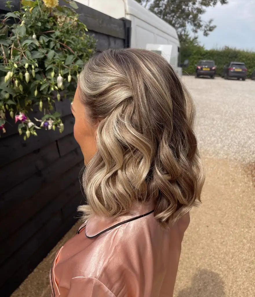 Fall Hairstyles for Short Hair 2026 Vintage Hollywood Waves on a Blonde Lob