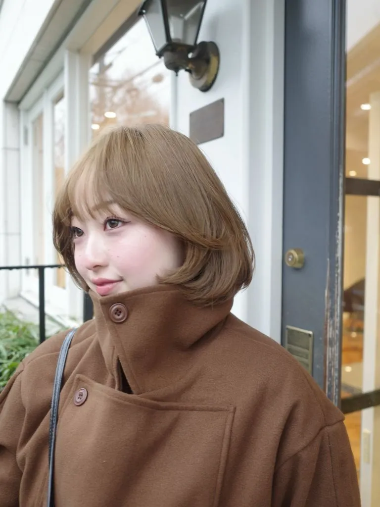 Fall French Bob 2026 Soft Caramel-Blonde Bob With Rounded Bangs And Playful Texture