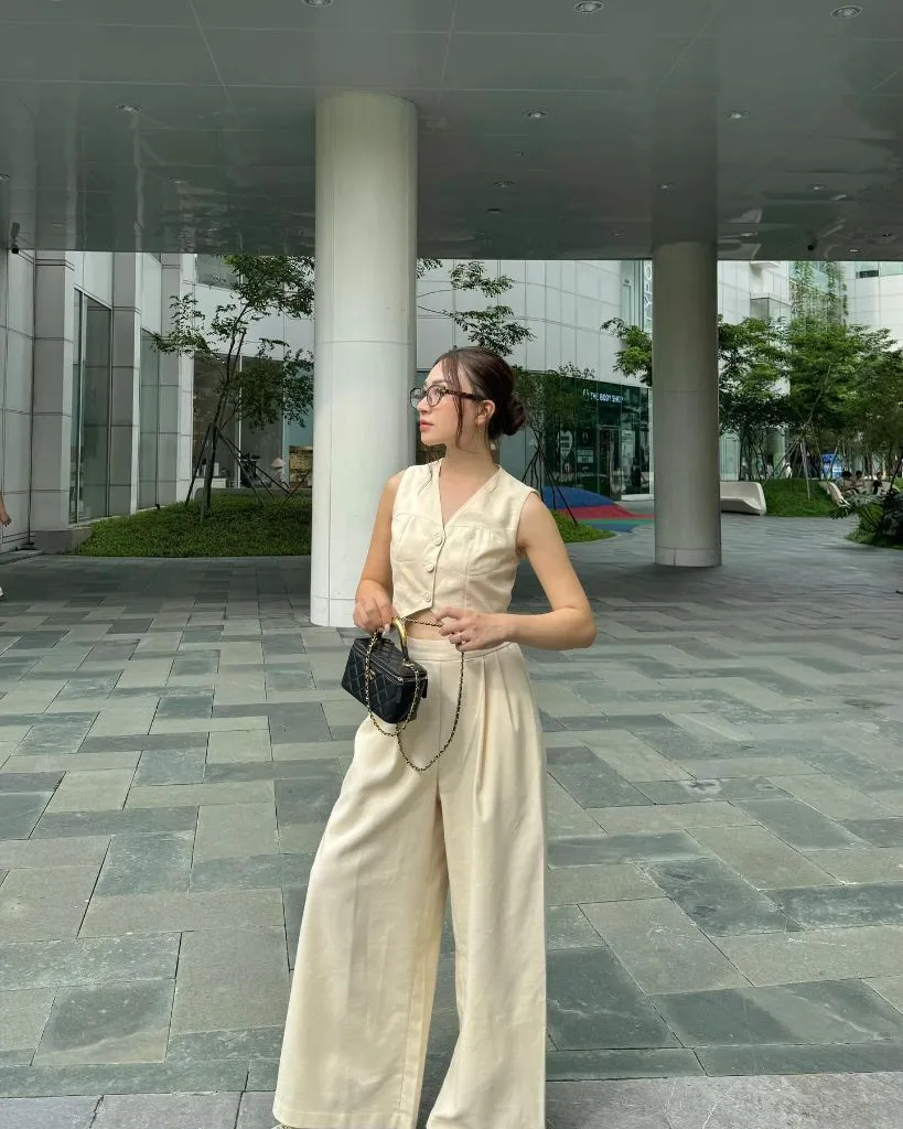 August Outfits 2026 Cream Linen Vest Set With Mini Chanel Bag for Minimal Chic