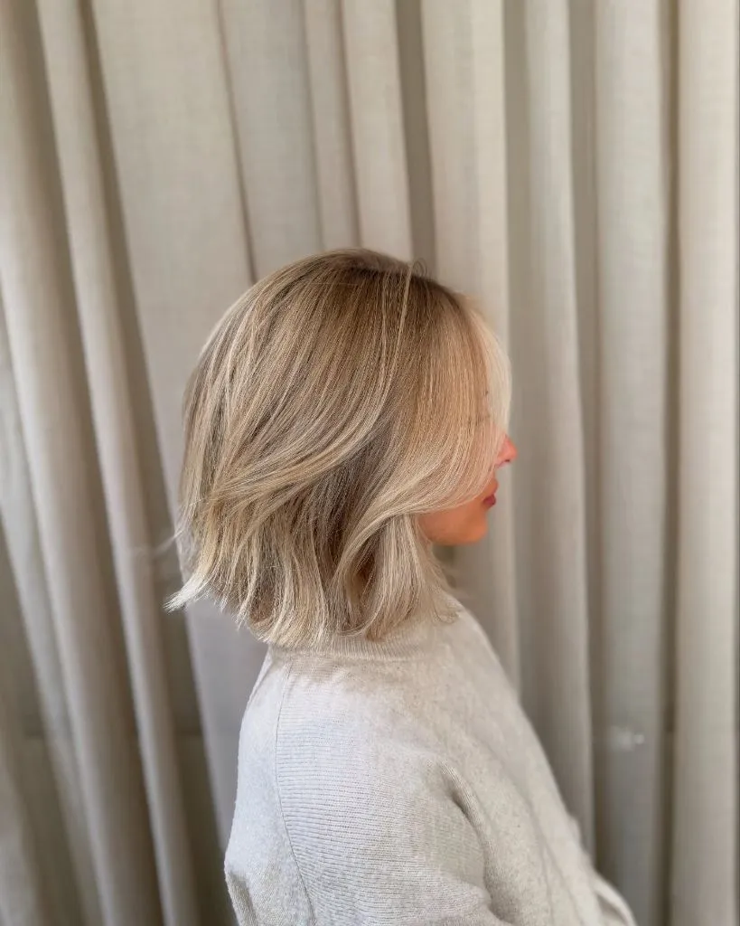 Fall Short Haircuts 2026 Warm Blonde Textured Lob With A Lived-In Root Shadow