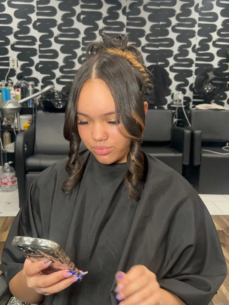 Fall Hair Colors for Black Women 2026 Lived-In Waves with Face-Framing Honey Pieces