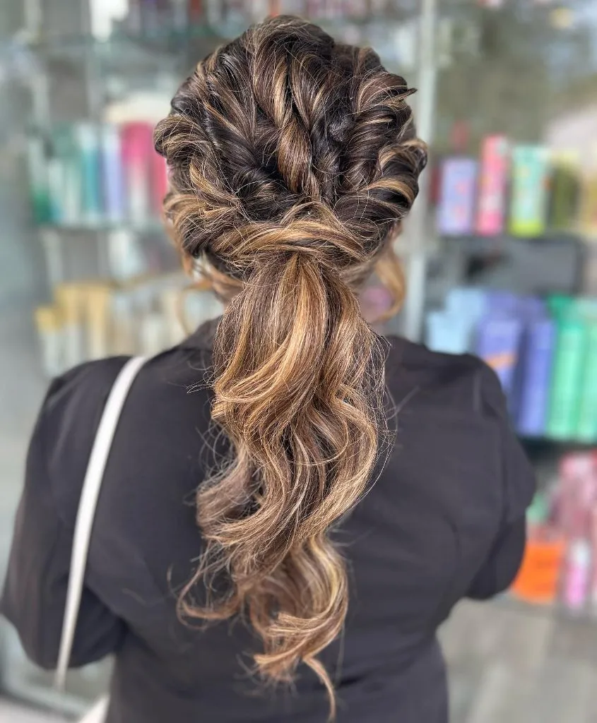 Fall Hairstyles for Wedding Guests 2026 Romantic Textured Ponytail with Dimensional Caramel Waves