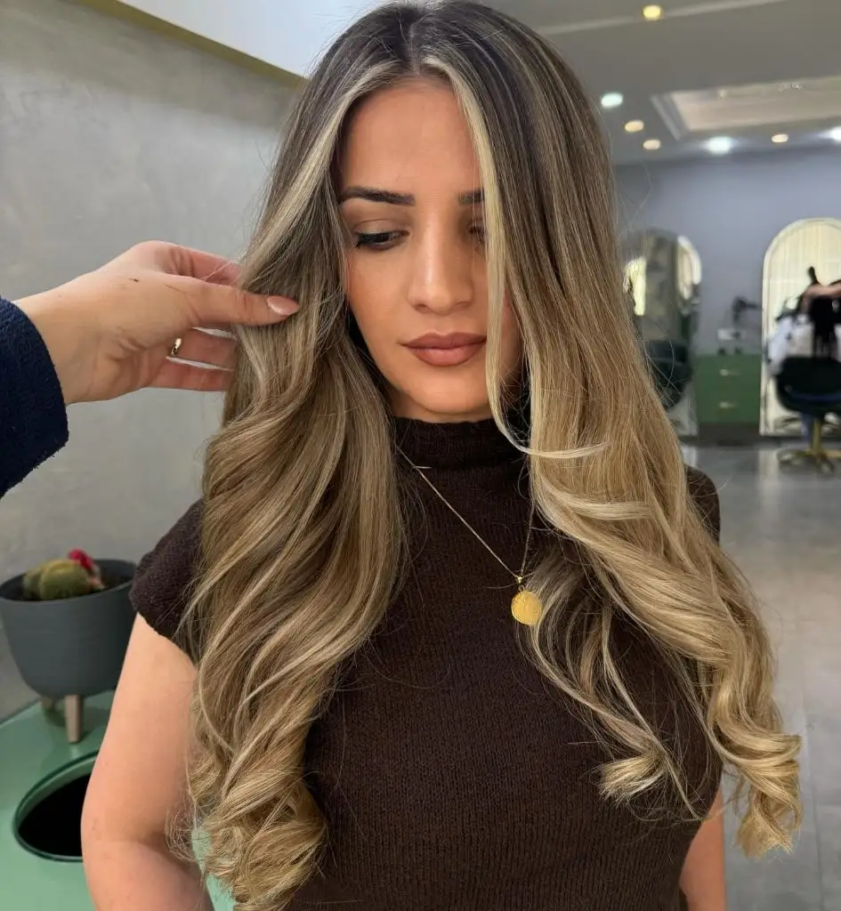Fall Blonde Hair Colour 2026 Rich Caramel Blonde with Long Flowing Waves and Bold Face-Framing Pieces