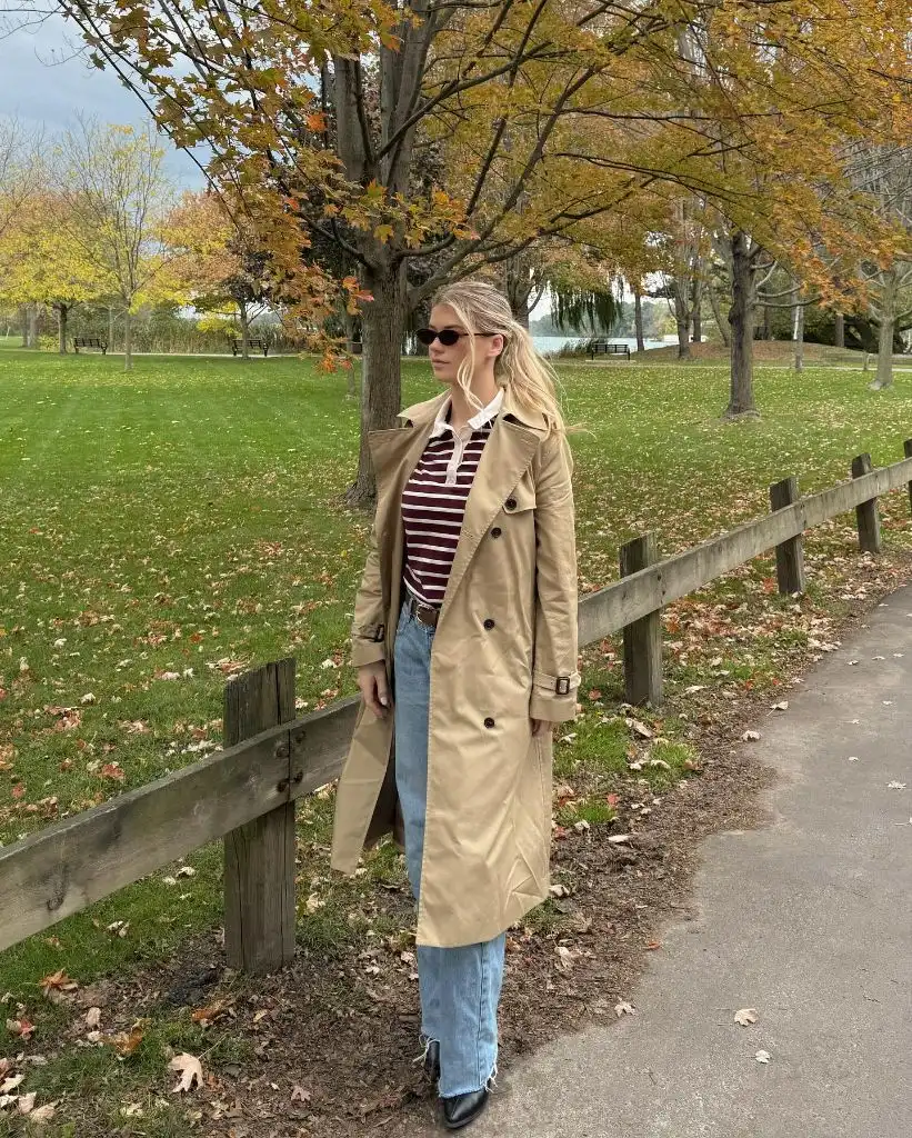 Coat Fall Outfits 2026 Classic Tan Trench Over Striped Rugby Shirt and Jeans