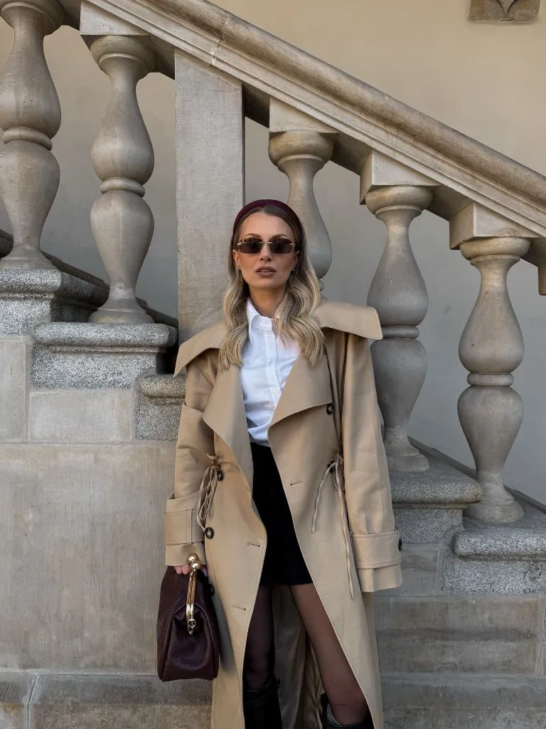 Coat Fall Outfits 2026 Beige Trench With White Shirt, Mini Skirt, and Headband