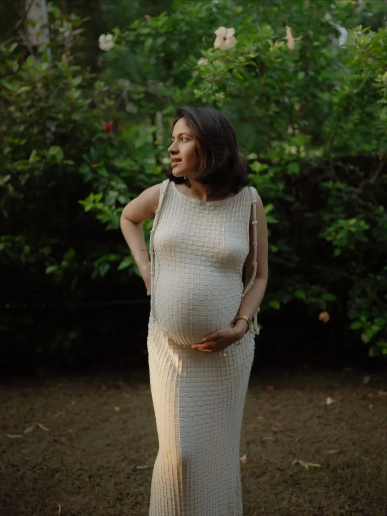 Fall Pregnancy Outfits 2026 Textured Ivory Column Dress for Golden Hour