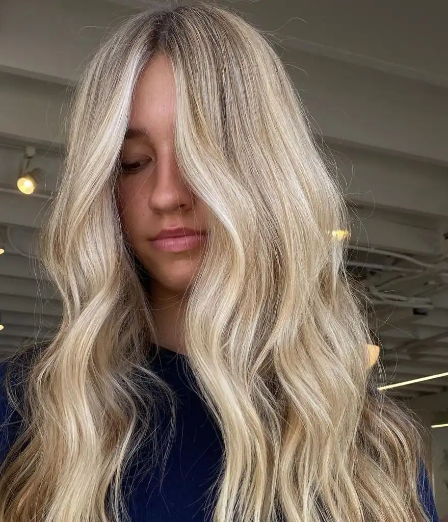 Fall Hairstyles for Long Hair 2026 Buttery Beach Blonde with Tousled Waves