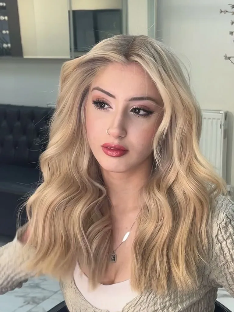 Fall Hair Colour Ideas 2026 Warm Honey Blonde with Soft Textured Waves