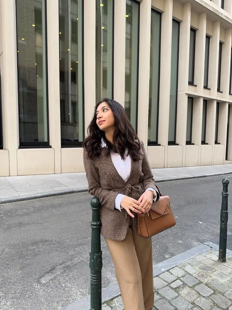 Fall Professional Outfits Women 2026 Brown Houndstooth Blazer With Camel Trousers