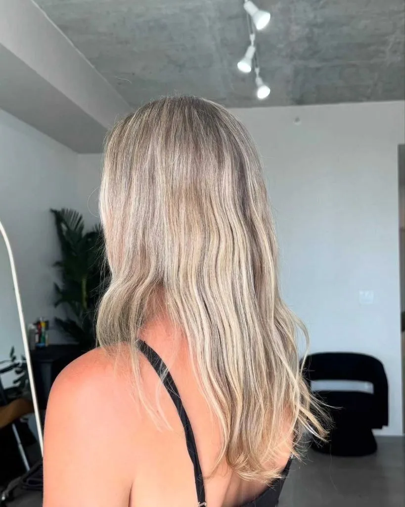 Fall Hairstyles 2026 Cool Ash Blonde with Sandy Mid-Length Waves