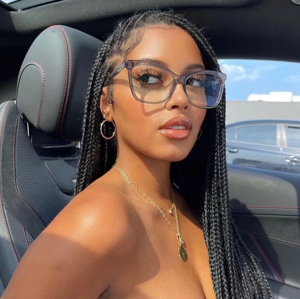 Fall Hair Colors for Black Women 2026 Knotless Braids with Statement Glasses and Gold Layers