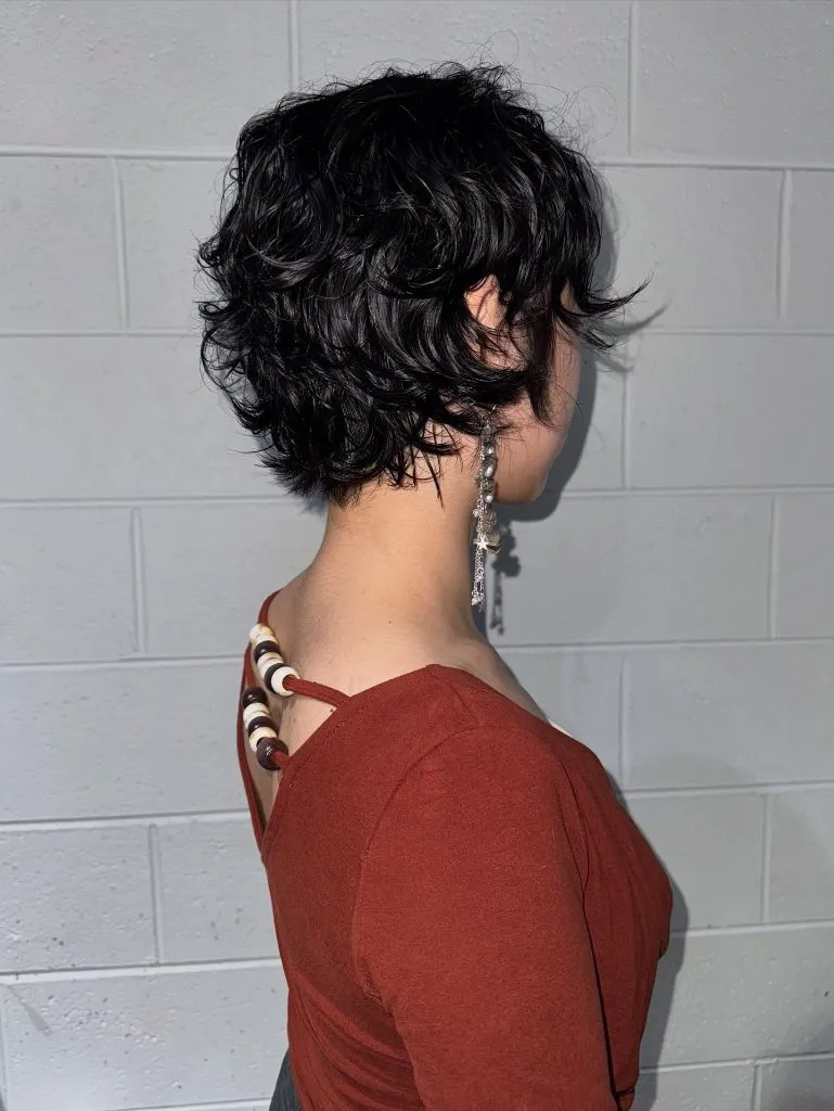 Fall Hairstyles for Short Hair 2026 Wavy Curly Short Bob with Lived-In Texture