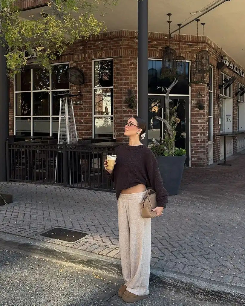 Comfy Fall Outfits 2026 Cropped Brown Sweater and Oatmeal Trousers for an Autumn Stroll