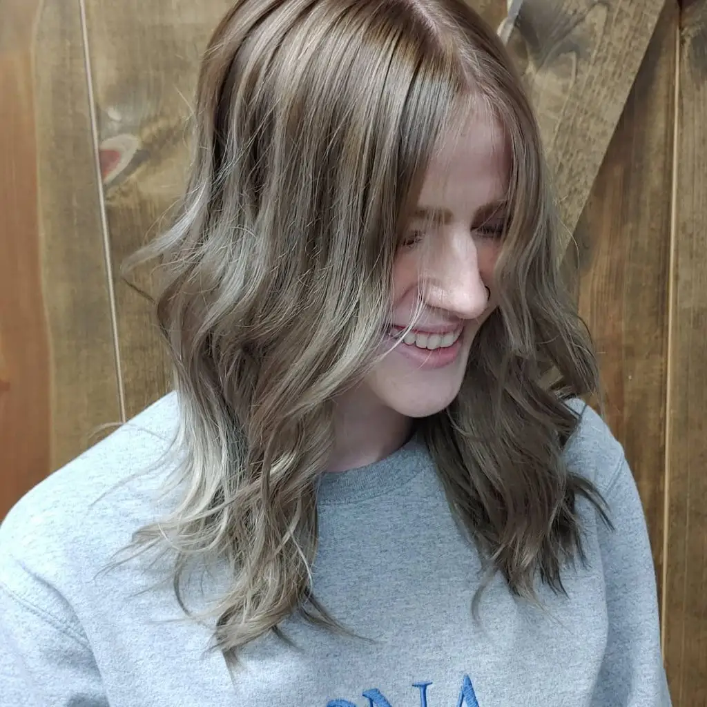 Fall Hairstyles 2026 Textured Ash-Brown Waves with Soft Shag Layers
