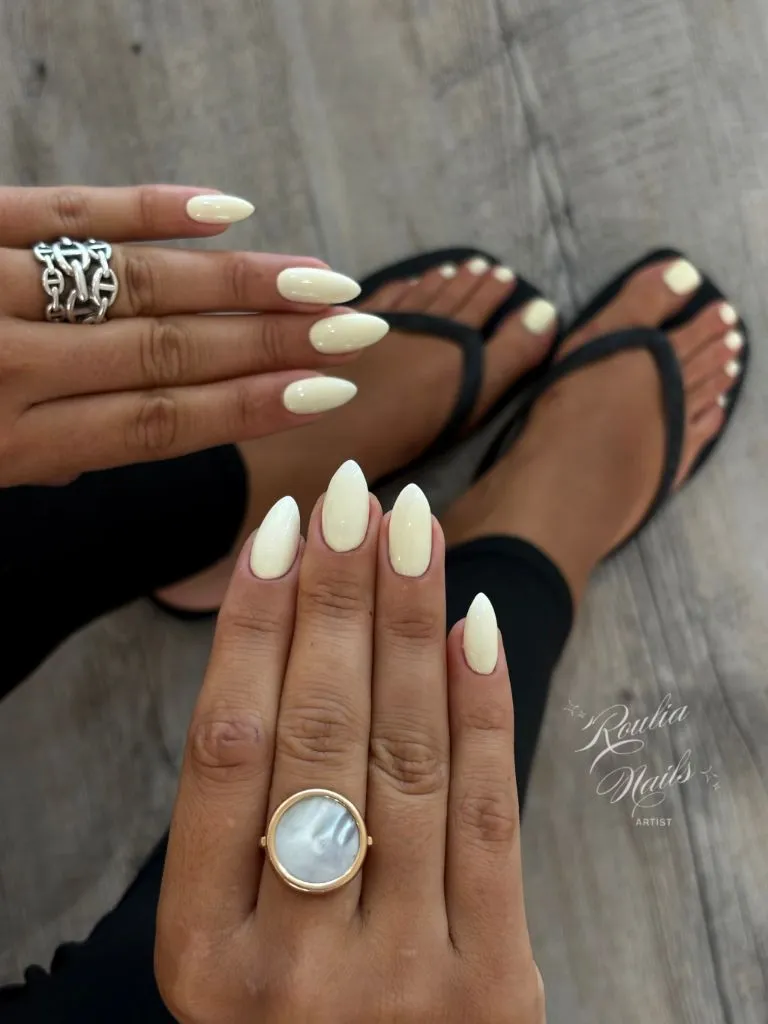 August Nails Ideas 2026 Creamy White Almond Nails for an Effortless Minimalist Look