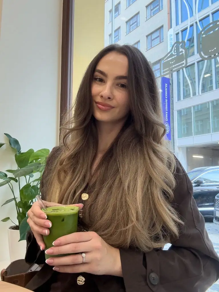 Fall Hairstyles 2026 Long Bronde Waves with Natural Movement for a Polished Casual Finish