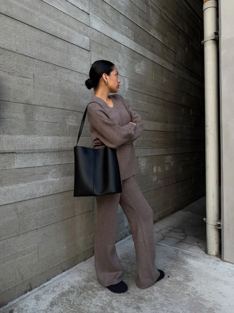 Comfy Fall Outfits 2026 Mocha Knit Co-Ord and Black Tote for a Minimal Afternoon