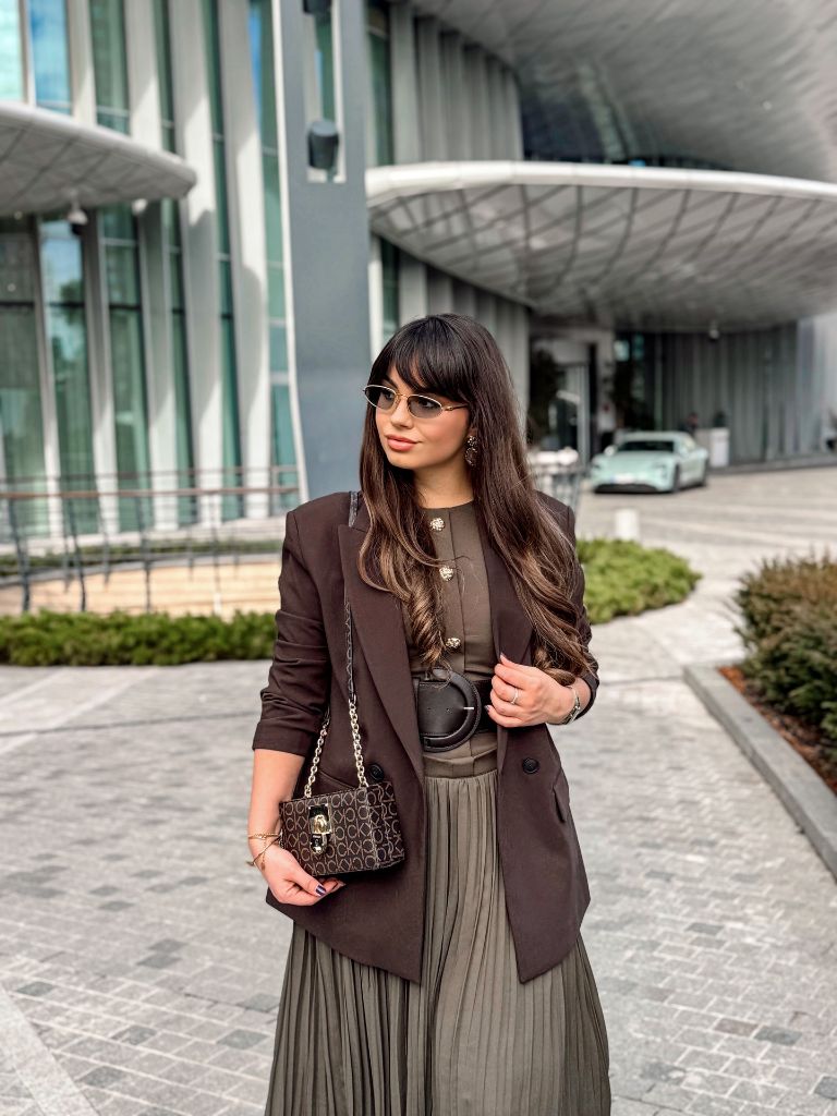 Fall Classy Outfits Women 2026 Chocolate Blazer and Pleated Skirt for Glossy Plaza Walks