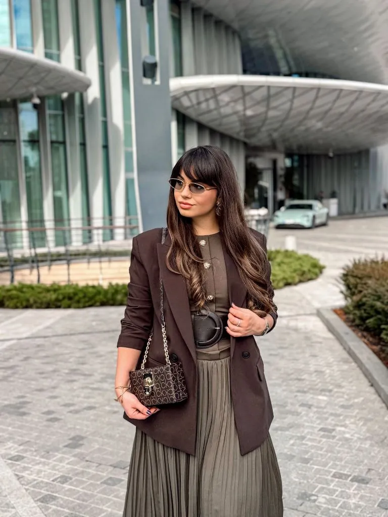 Fall Classy Outfits Women 2026 Chocolate Blazer and Pleated Skirt for Glossy Plaza Walks