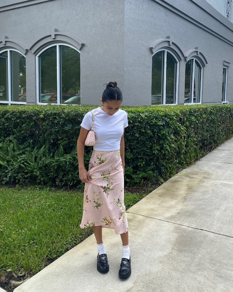 Nice Fall Outfits 2026 Pink Floral Midi Skirt With a White Tee and Chunky Loafers