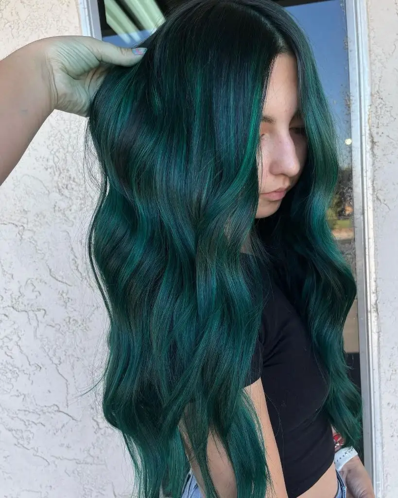 Fall Hair Colour Ideas 2026 Deep Emerald Green with Dimensional Waves for an Edgy Fall Look
