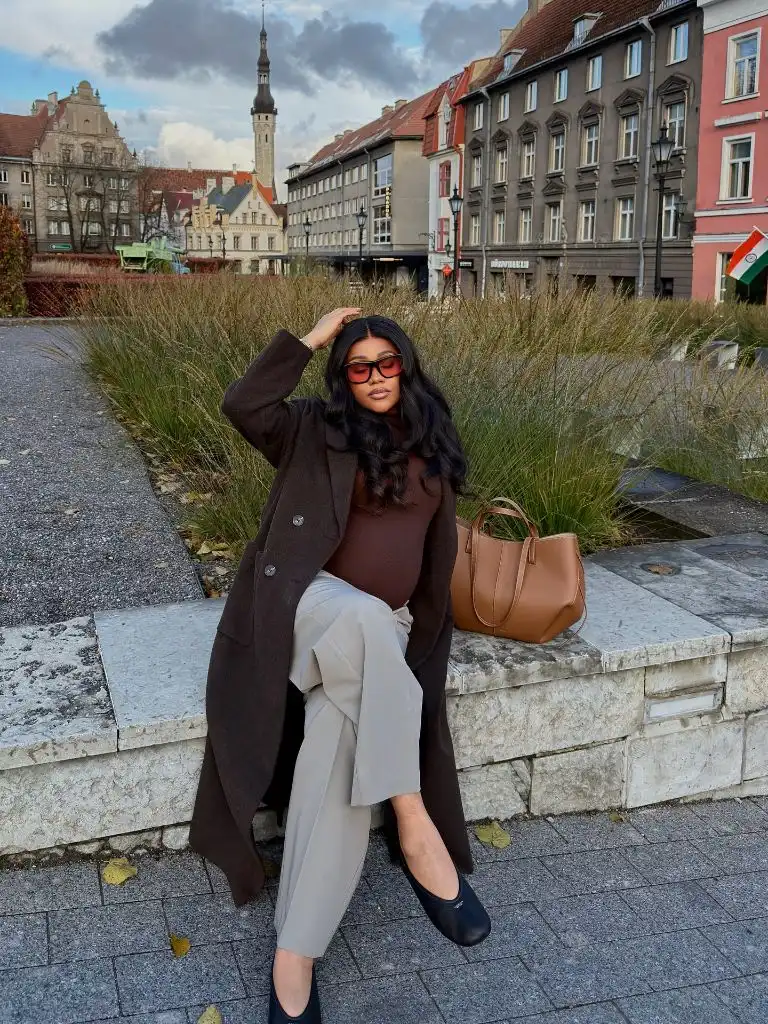 Fall Pregnancy Outfits 2026 Chocolate Overcoat With Cream Trousers and a Tan Tote