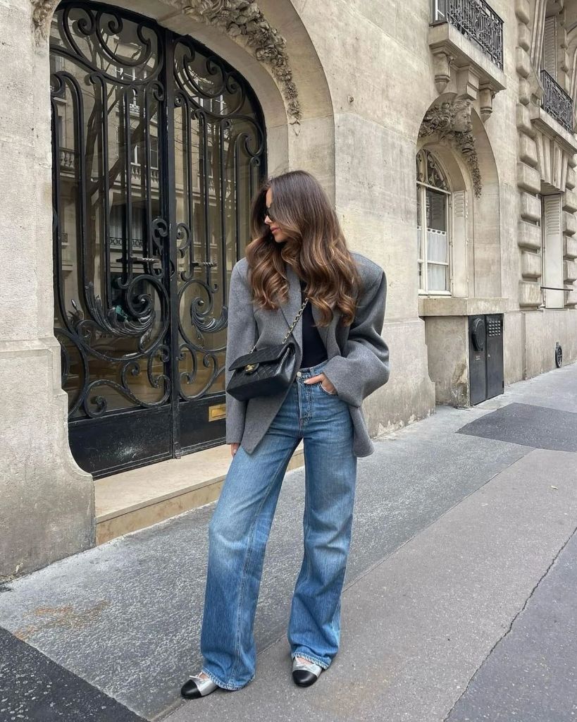 Nice Fall Outfits 2026 Grey Oversized Blazer With Wide-Leg Jeans and Cap-Toe Flats
