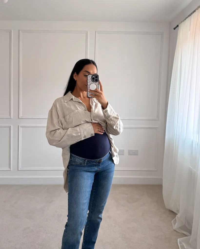 Fall Pregnancy Outfits 2026 Oversized Linen Button-Up With Maternity Jeans