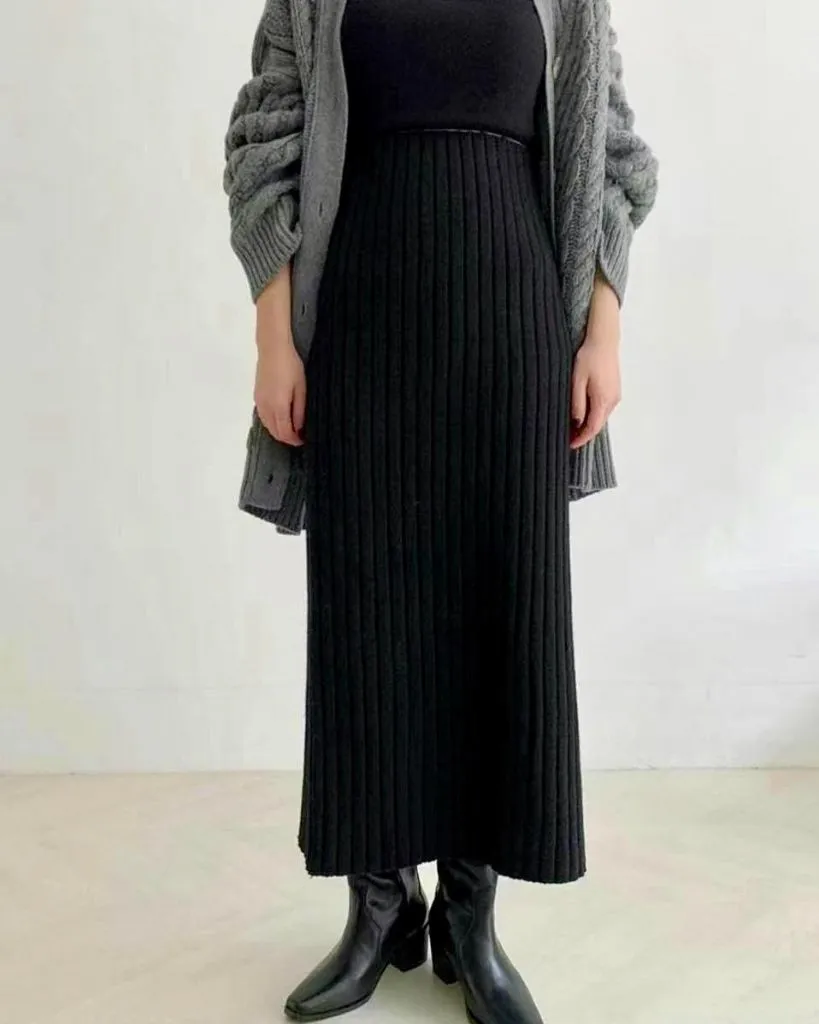 Knit Skirt Outfits Fall 2026 Black Ribbed Knit Maxi With a Gray Cardigan for Everyday Ease