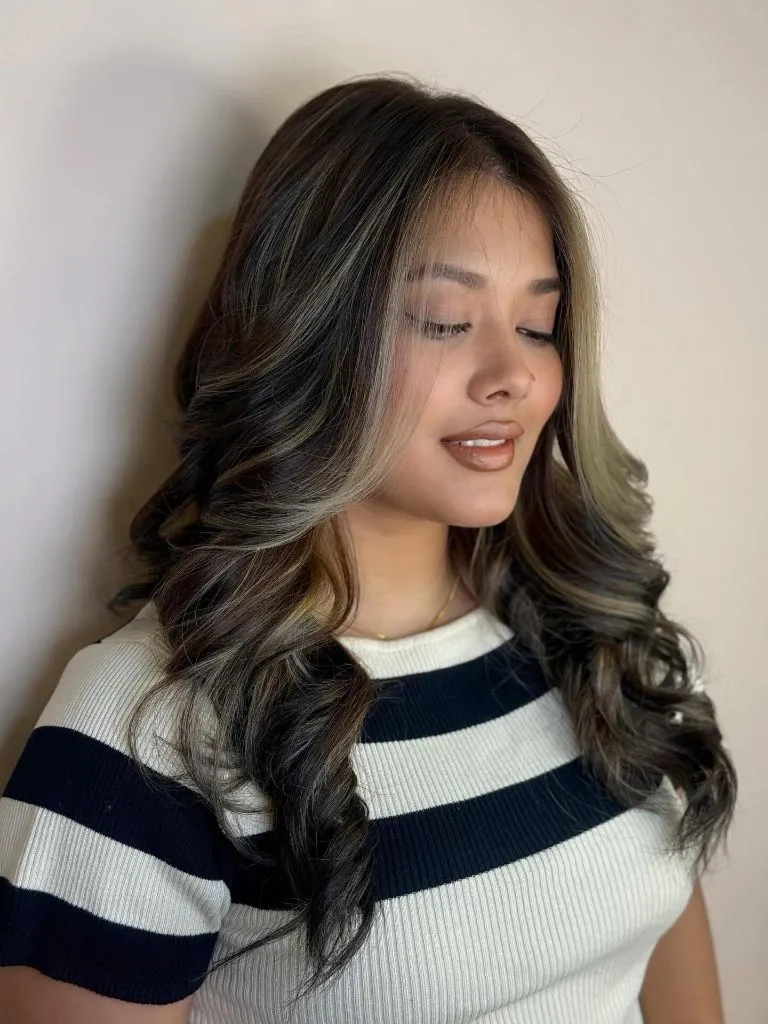 Fall Haircuts for Women 2026 Dark Brunette Face-Framing Highlights With Warm Blonde Ends