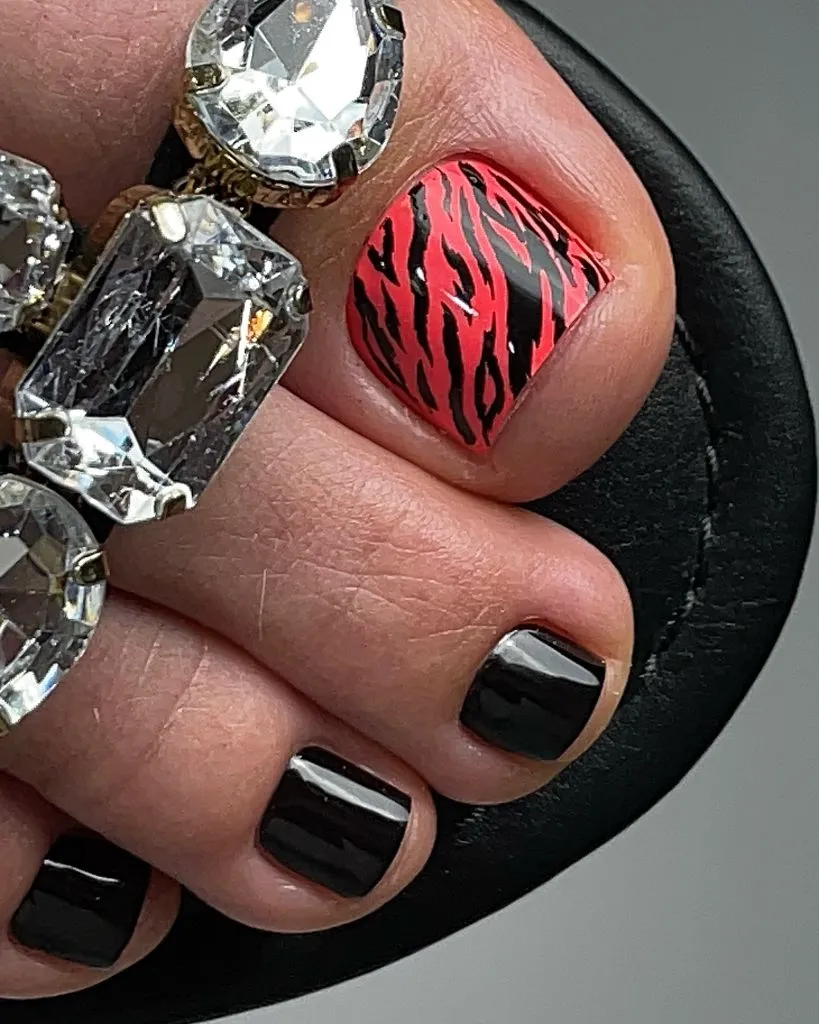 August Toe Nails 2026 Red and Black Zebra Print Accent With Glossy Black Toes