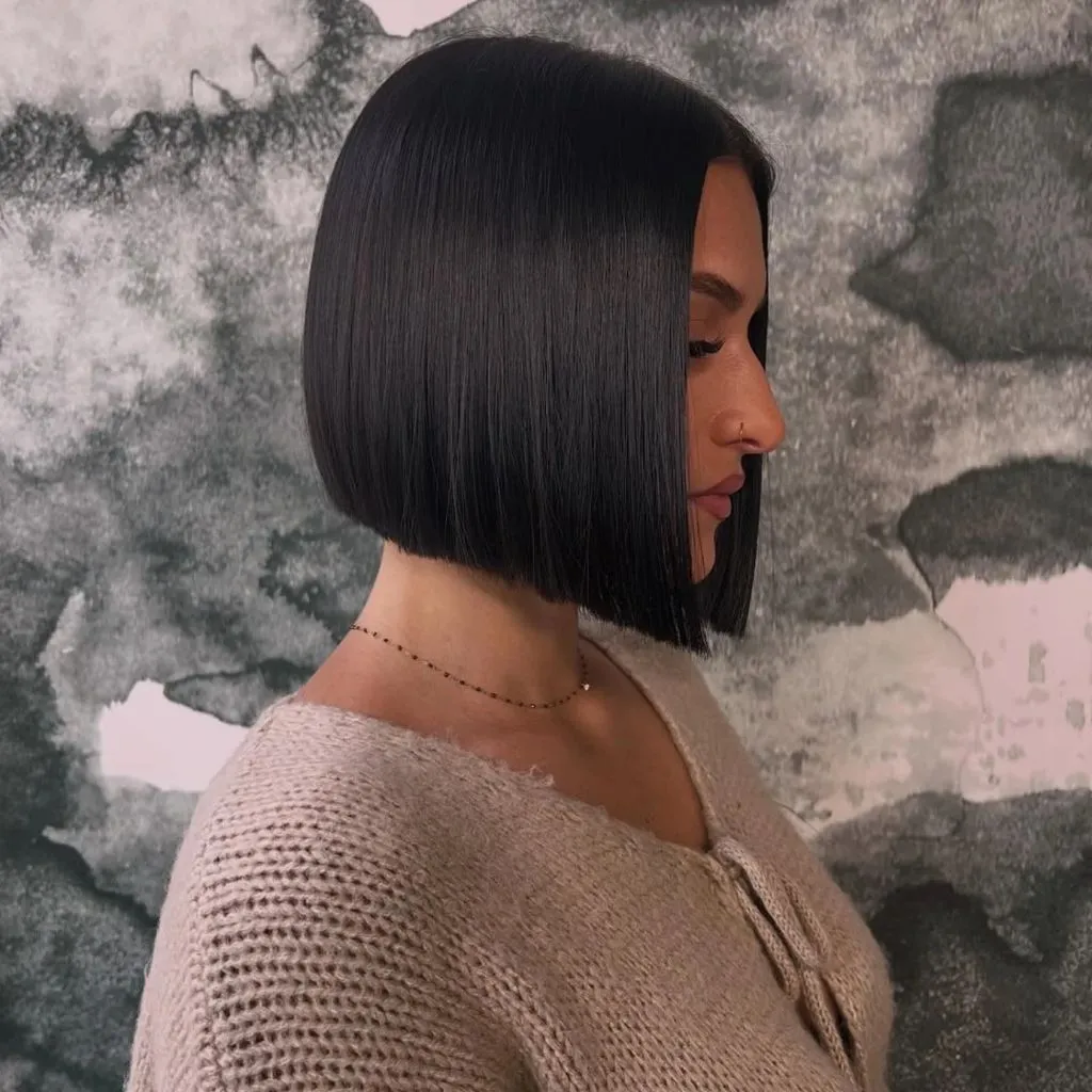 Fall Short Haircuts 2026 Precision-Cut Blunt Bob With A Deep Espresso Finish
