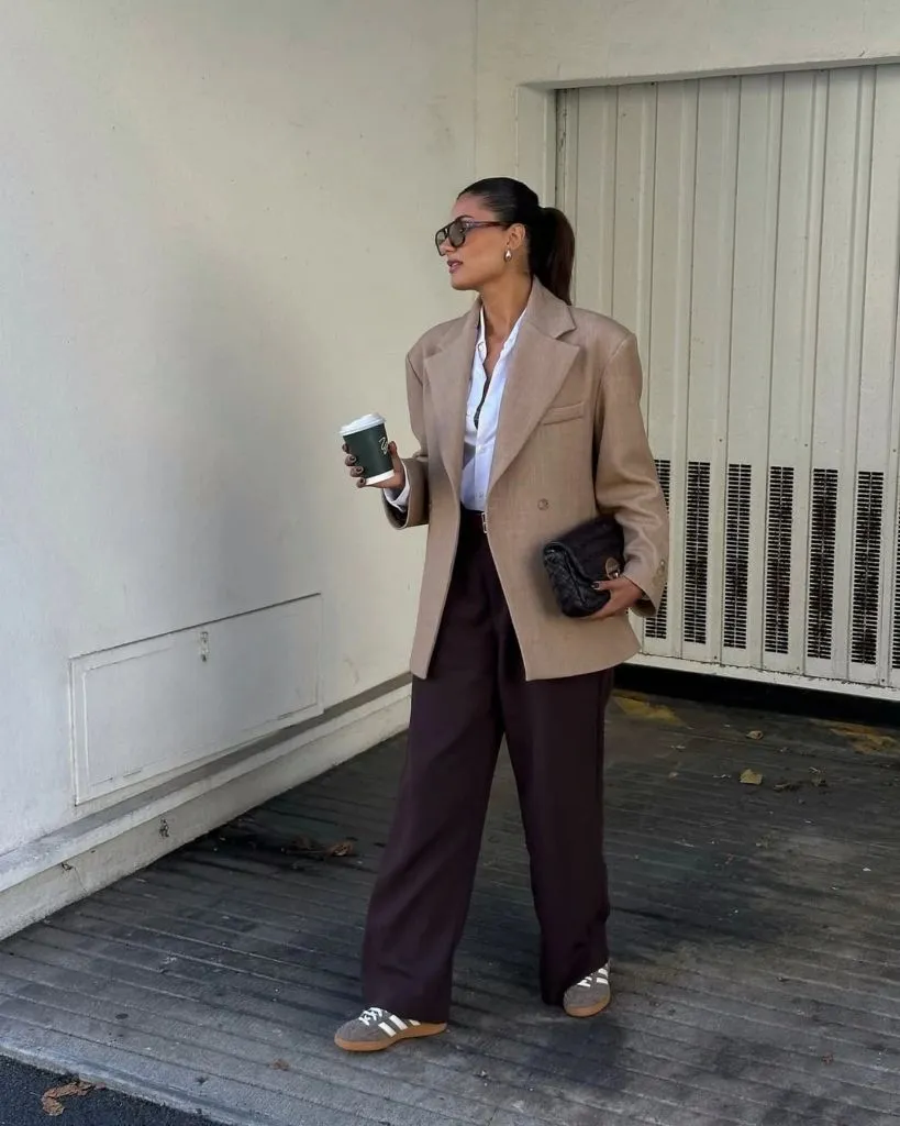 Nice Fall Outfits 2026 Tan Blazer Over a White Shirt With Plum Trousers and Sneakers