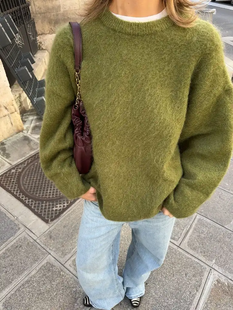 Early Fall Outfits 2026 Moss Green Mohair Sweater With Light-Wash Jeans for Parisian Strolls