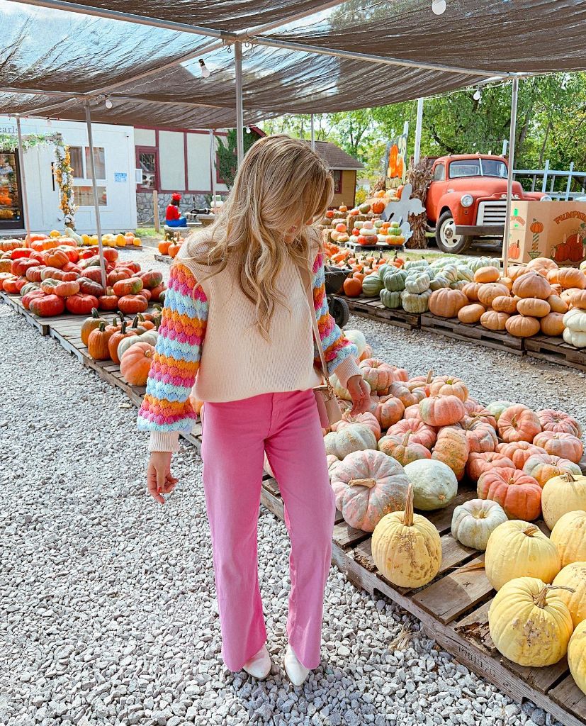 Fall Travel Outfits 2026 Colorful Knit Sleeves With Pink Corduroy For A Pumpkin Patch Day